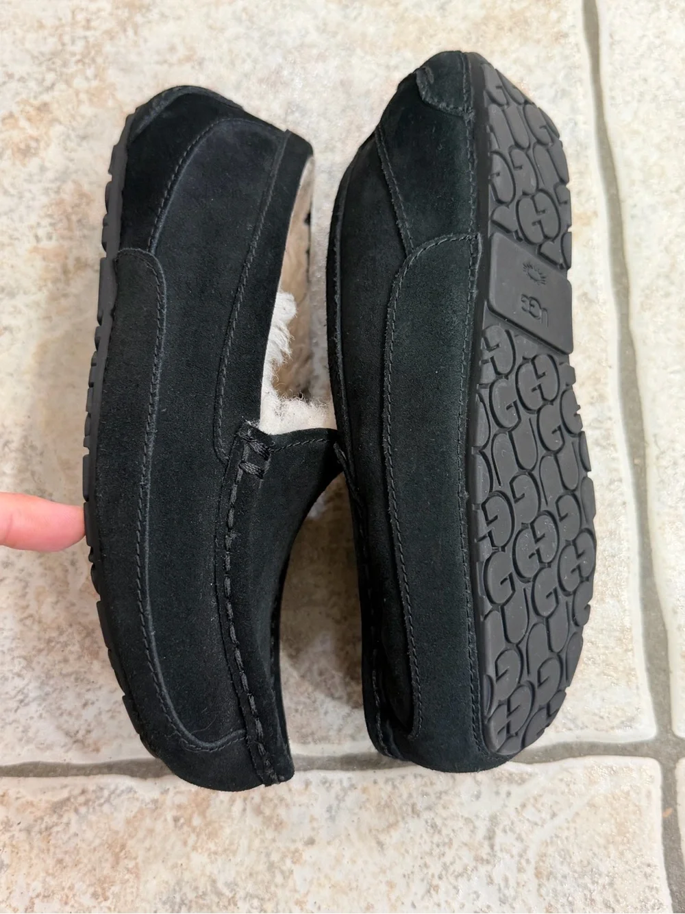 Ugg Ascot Kid Slippers size 2 black